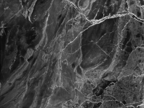 Samolepiaca fólia tmavý mramor s kovovým efektom v striebornej farbe 200-8293– šírka 67,5 cm